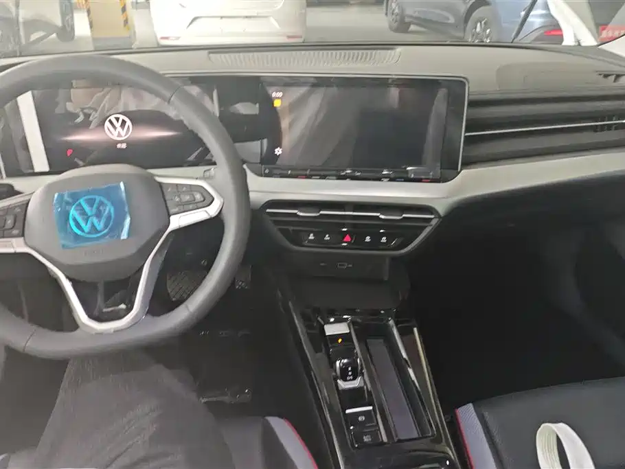VOLKSWAGEN LINGDU