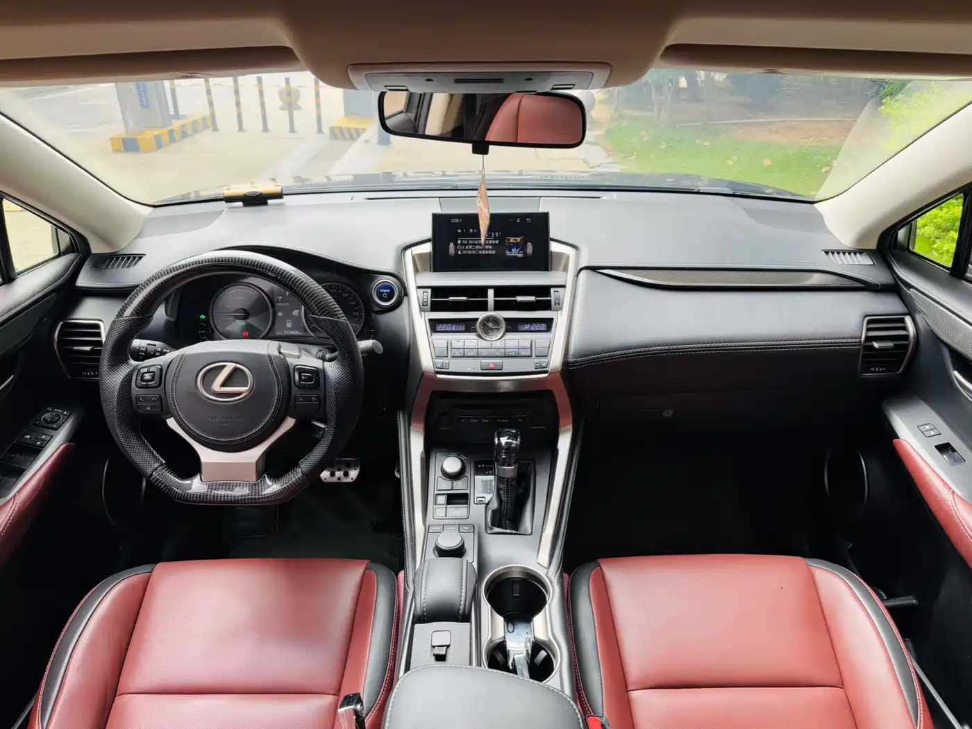 Lexus NX 2017 300h FWD Sharp Style Edition фото 14