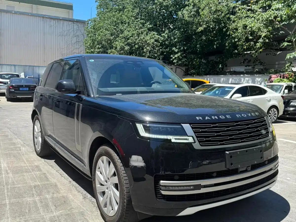 Land Rover Range Rover 2025 3.0 L6 360PS Golden Age Edition фото 3