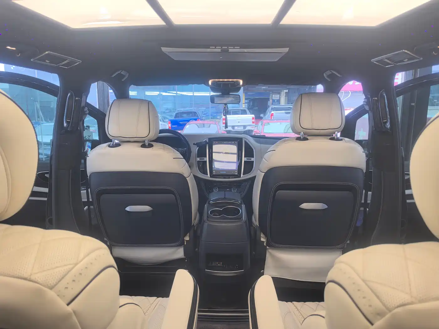Mercedes-Benz Vito 2021 2.0T Business Edition 7-seater фото 12