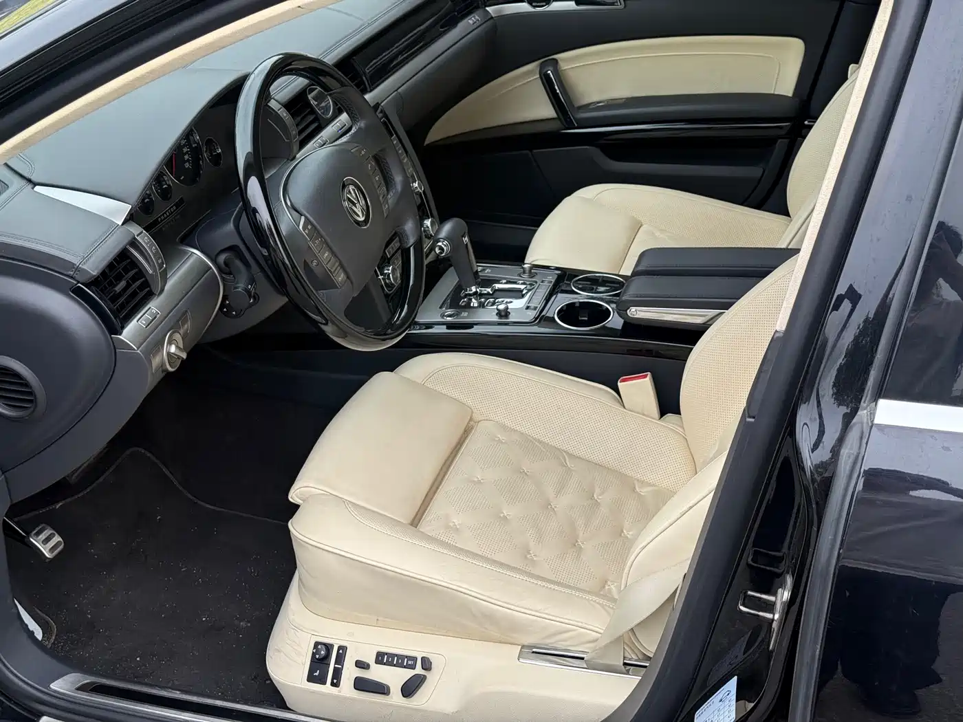 Volkswagen Phaeton 2013 4.2L Poltrona Frau Edition фото 8