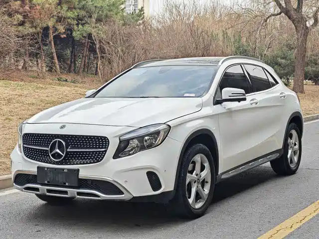 MERCEDES-BENZ GLA