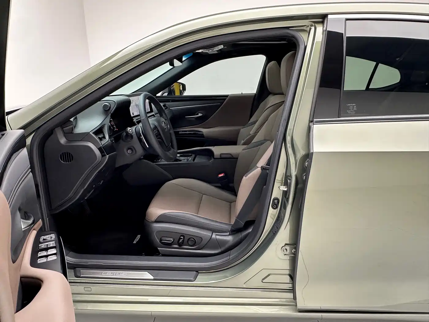 Lexus ES 2022 300h Excellence Edition фото 7