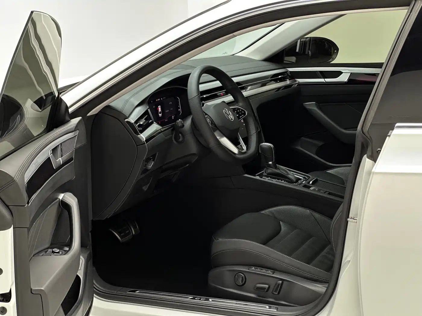 Volkswagen FAW-Volkswagen CC 2024 380TSI Eye-catching Edition фото 13