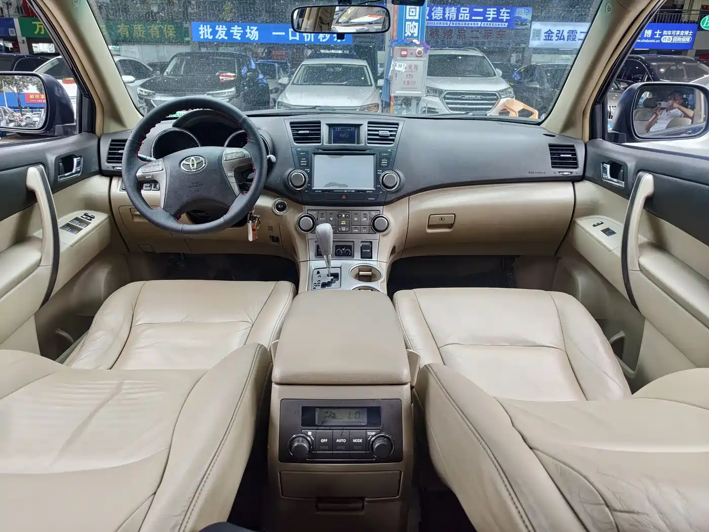 Toyota Highlander 2011 2.7L 2WD 7-seat Luxury Navigation фото 5