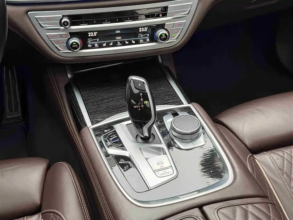 BMW 7 SERIES