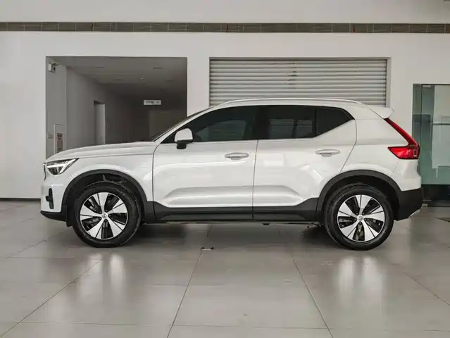 Volvo XC40 2024 B3 Smart Elite Luxury Edition — фото 5