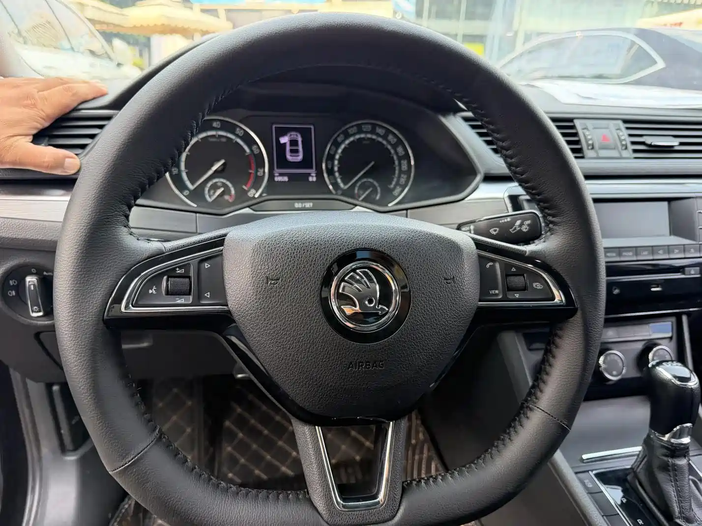 Photo 8 - Škoda Superb