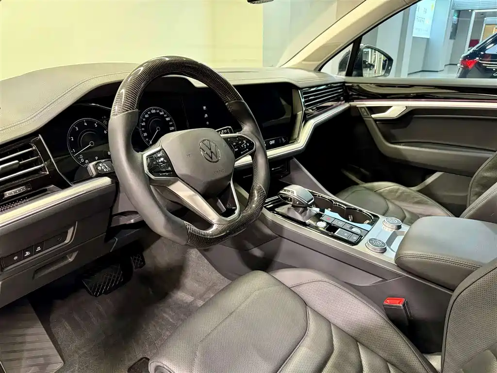 Volkswagen Touareg 2022 3.0TSI Rui Xiang Edition Gloss Black Sport Package фото 28