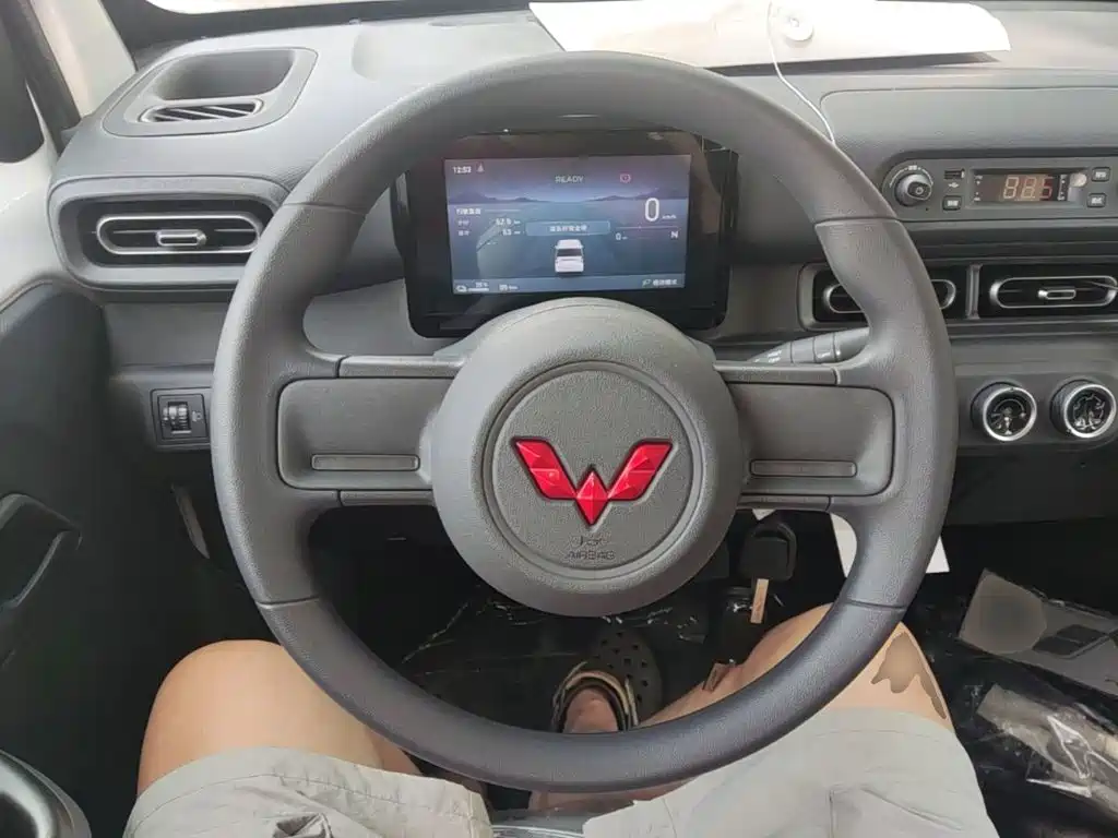 Wuling Motors Wuling Zhiguang NEV 2026 2025 Model 305km Base Version