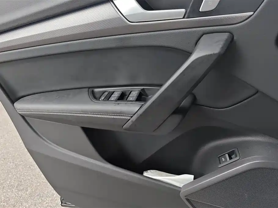 Audi Q5L 2023 40T Luxury Dynamic фото 7