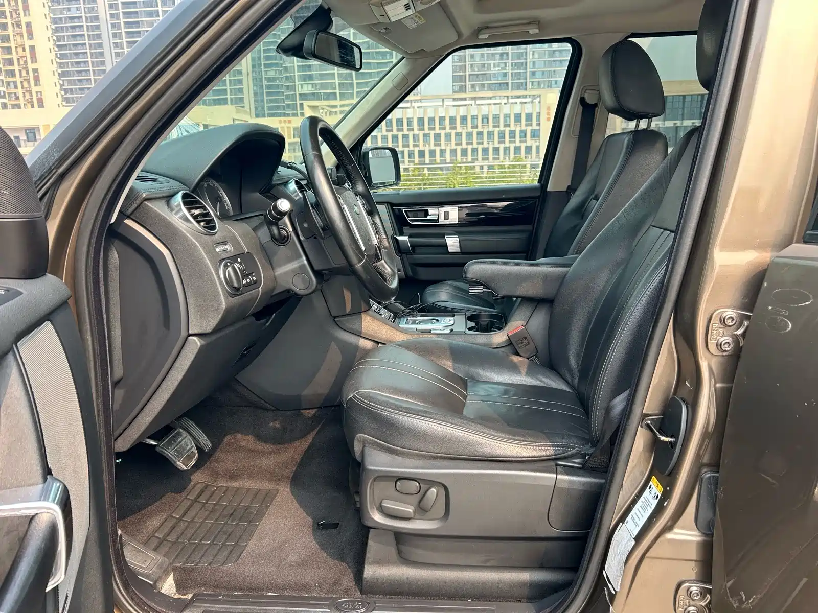 Фото 9 - Land Rover Discovery