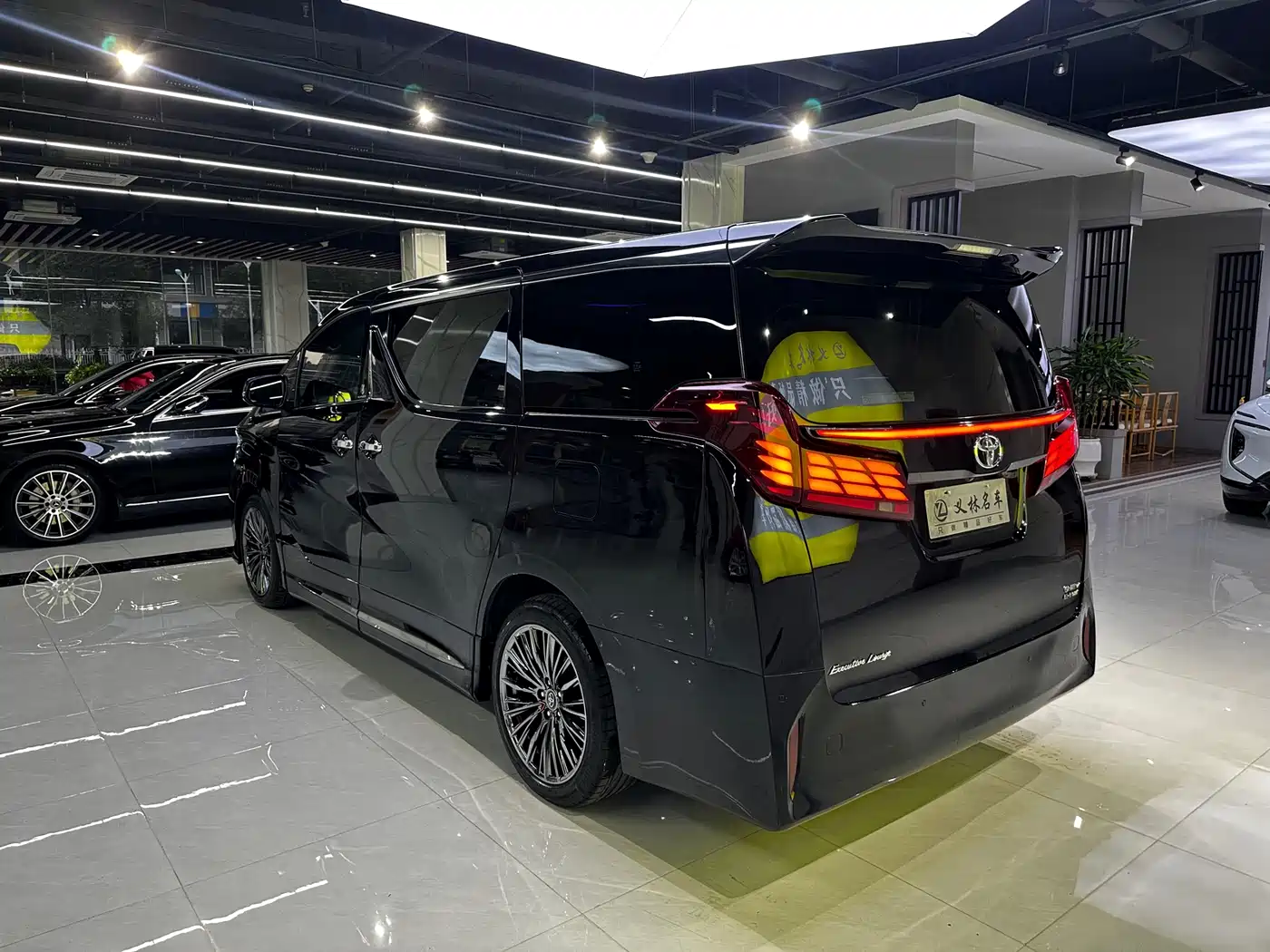 Toyota Alphard 2015 3.5L Premium Edition фото 12