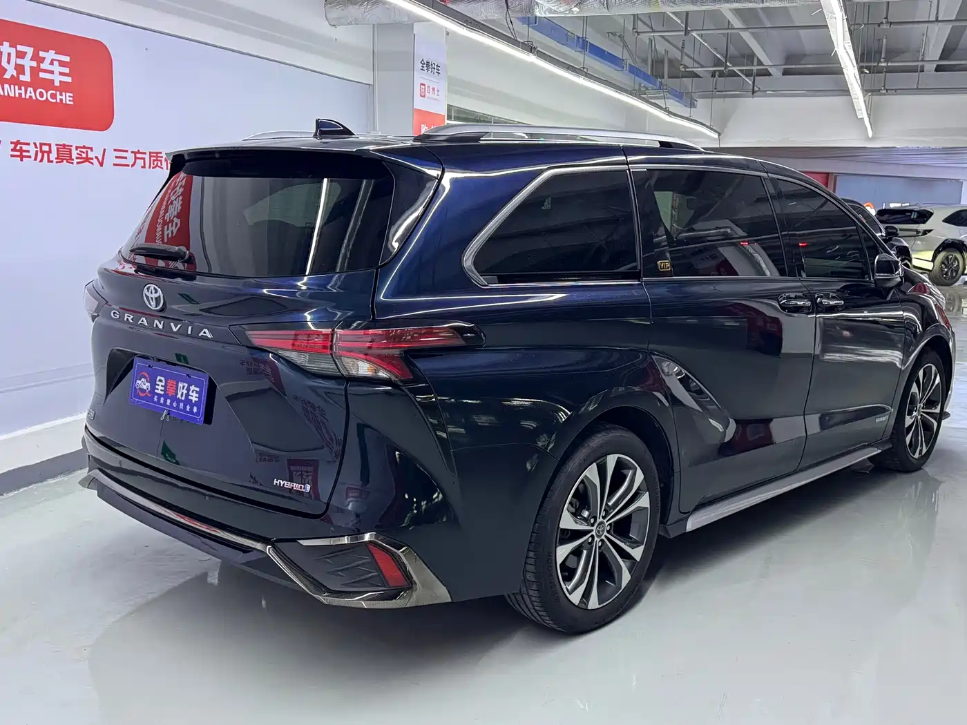 Toyota Granvia 2023 2.5L Hybrid Flagship VIP Edition фото 7