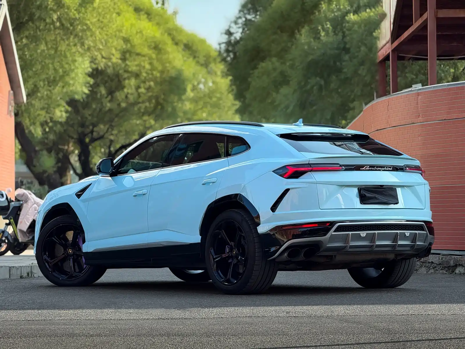 Фото 4 - Lamborghini Urus