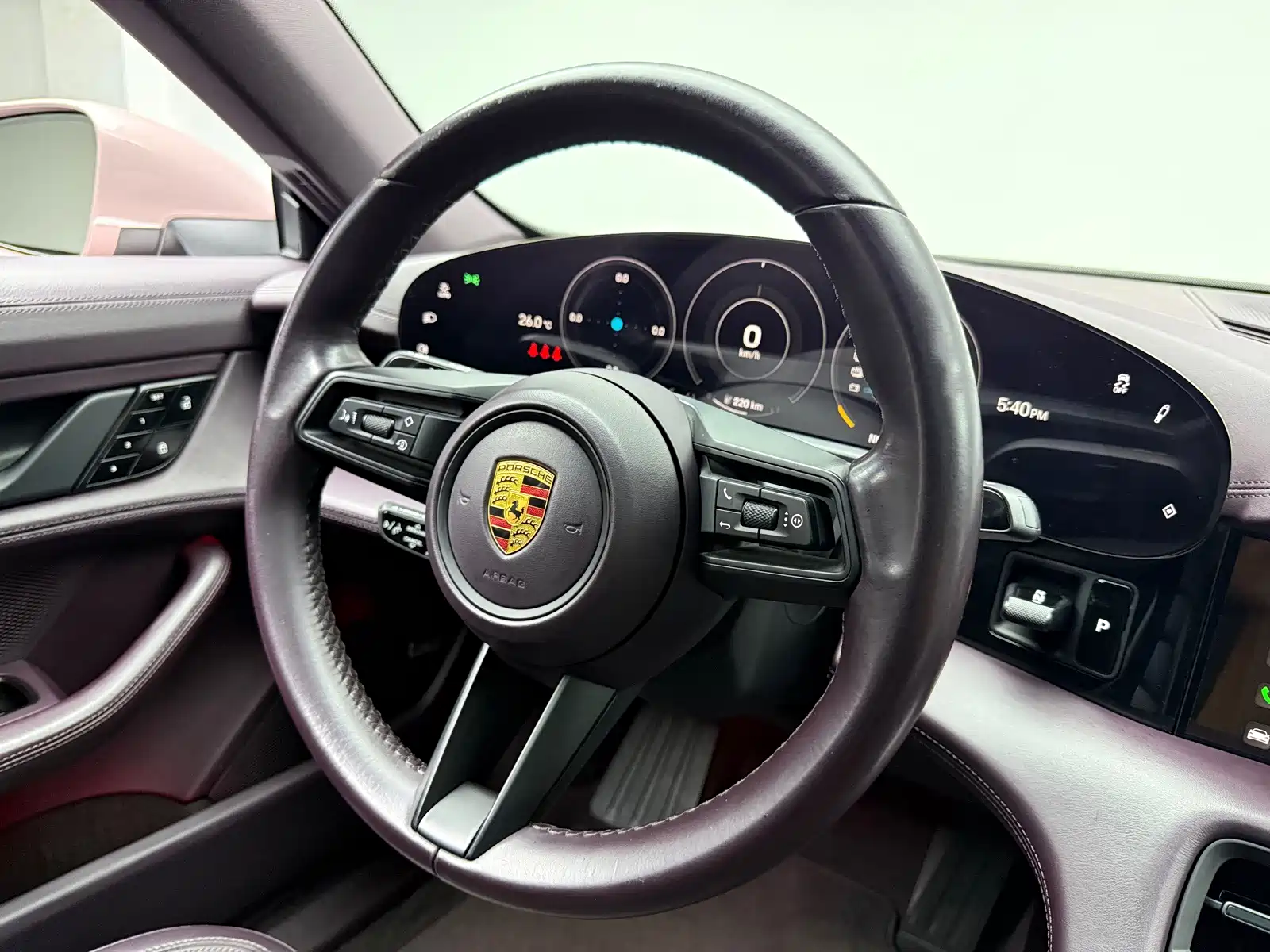 Фото 14 - Porsche Taycan