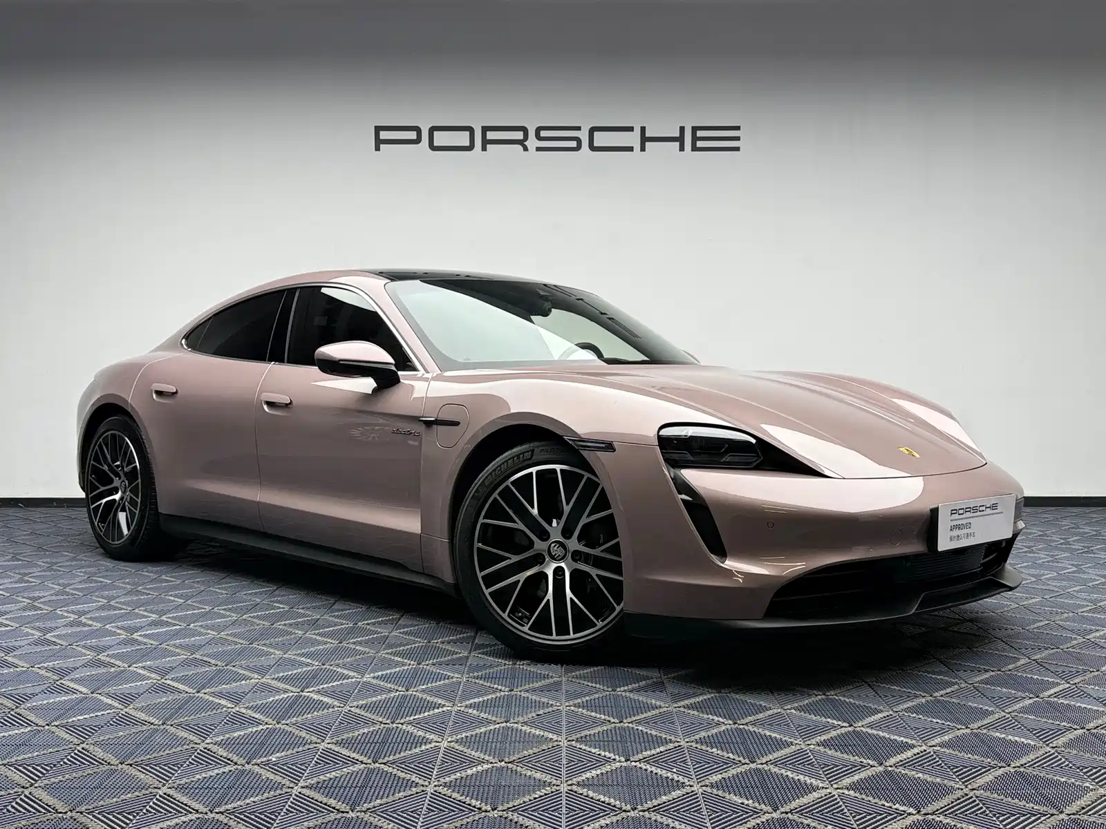 Фото 9 - Porsche Taycan