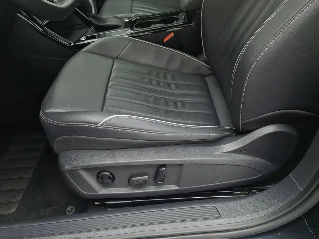 Photo 20 - Volkswagen Passat