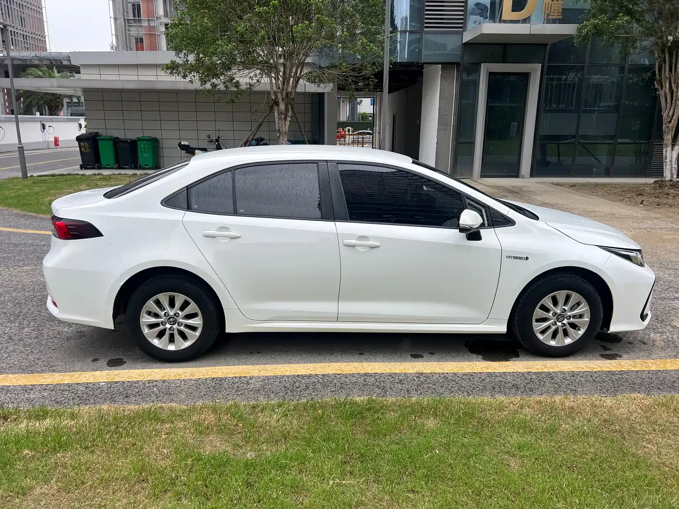 Toyota Corolla 2021 Hybrid 1.8L E-CVT Pioneer Edition фото 5