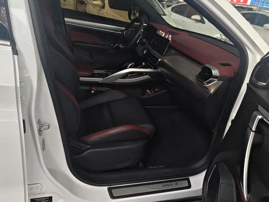 Фото 8 - Geely Coolray