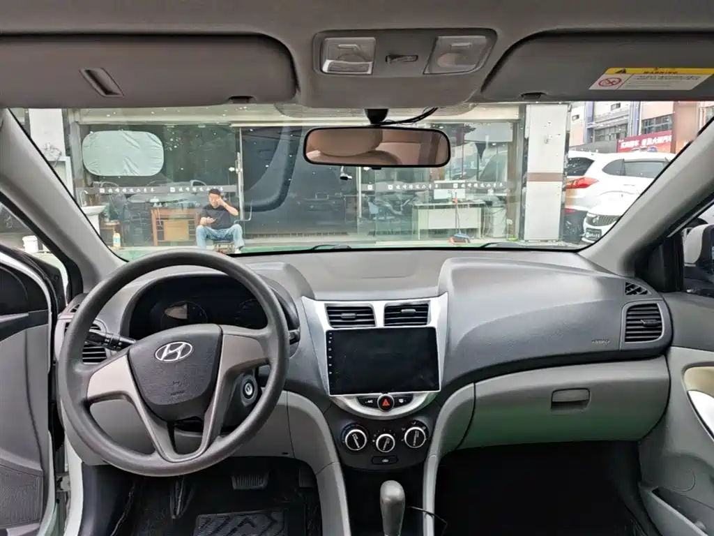 Hyundai Verna 2016 1.4L Automatic Smart GLS фото 10