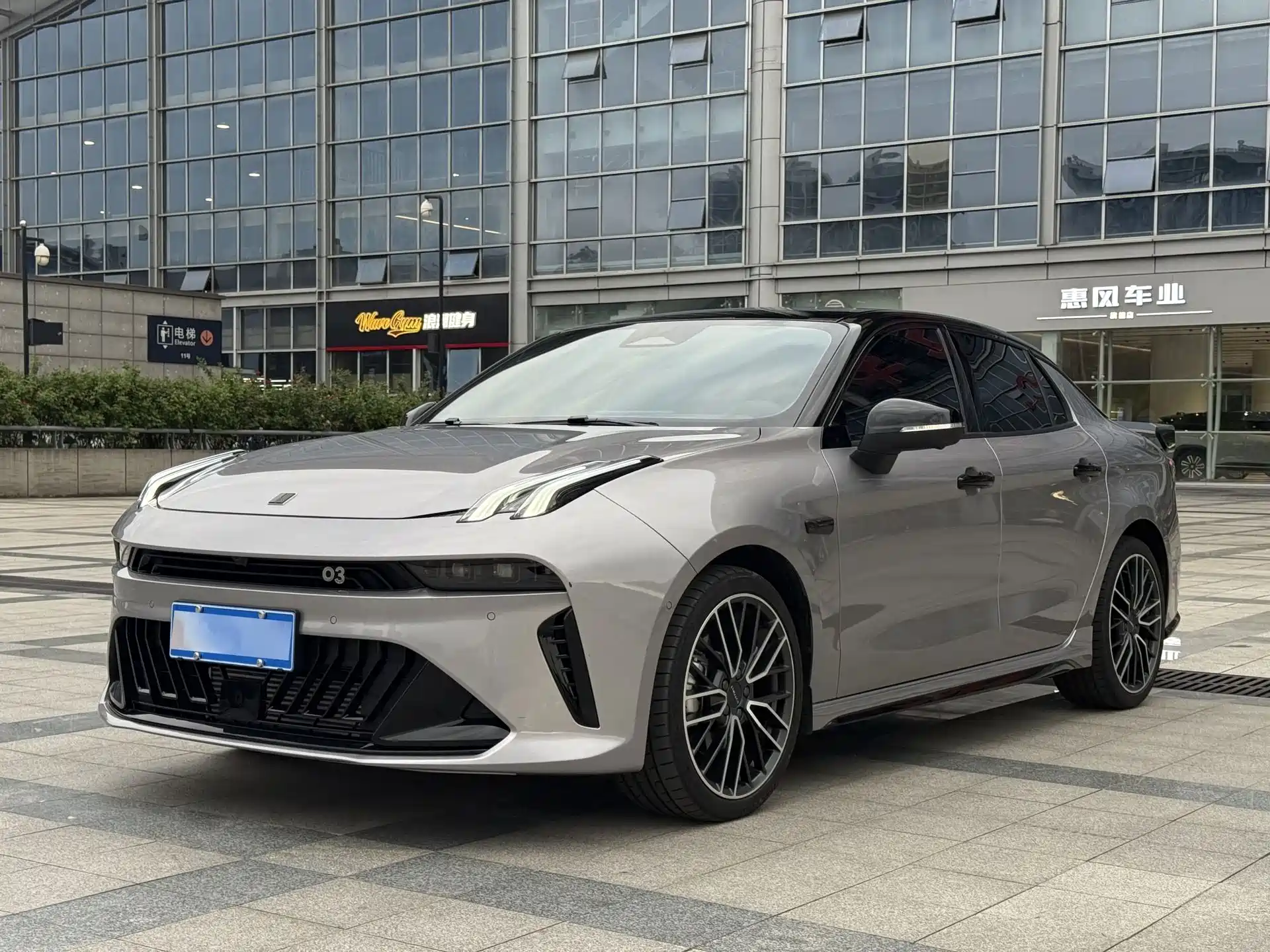 Photo 1 - Lynk & Co 03