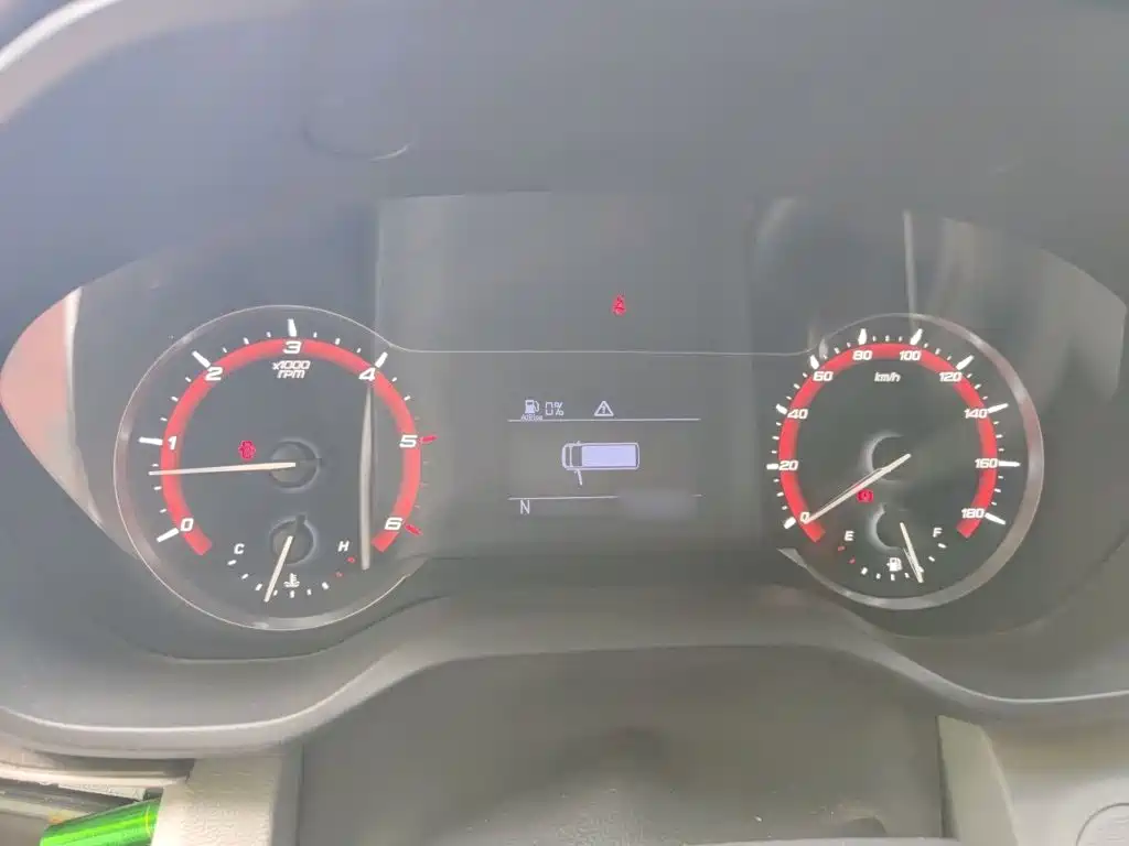 SAIC Maxus Xintu V90 2021 2020 2.0T AMT YunJie Edition FWD Single Rear Tire Short Wheelbase Medium Roof 6-seater