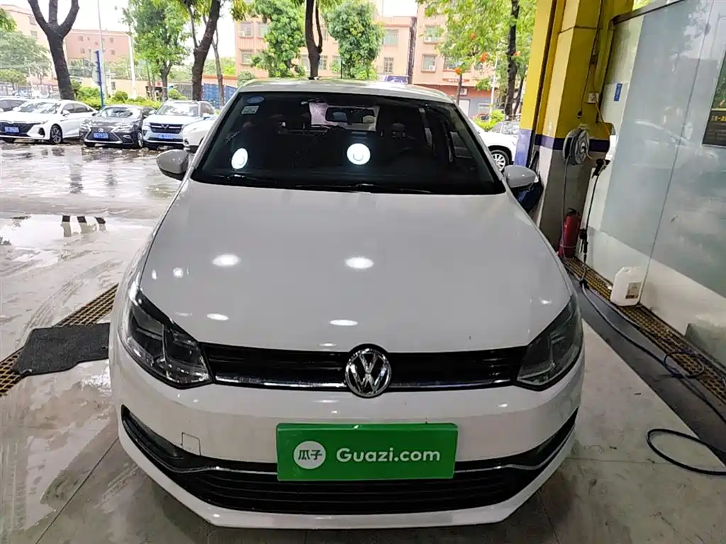 Volkswagen Polo 2016 1.6L Automatic Comfort фото 3