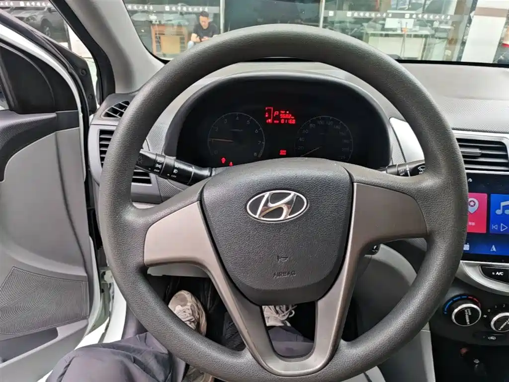 Hyundai Verna 2016 1.4L Automatic Smart GLS фото 11