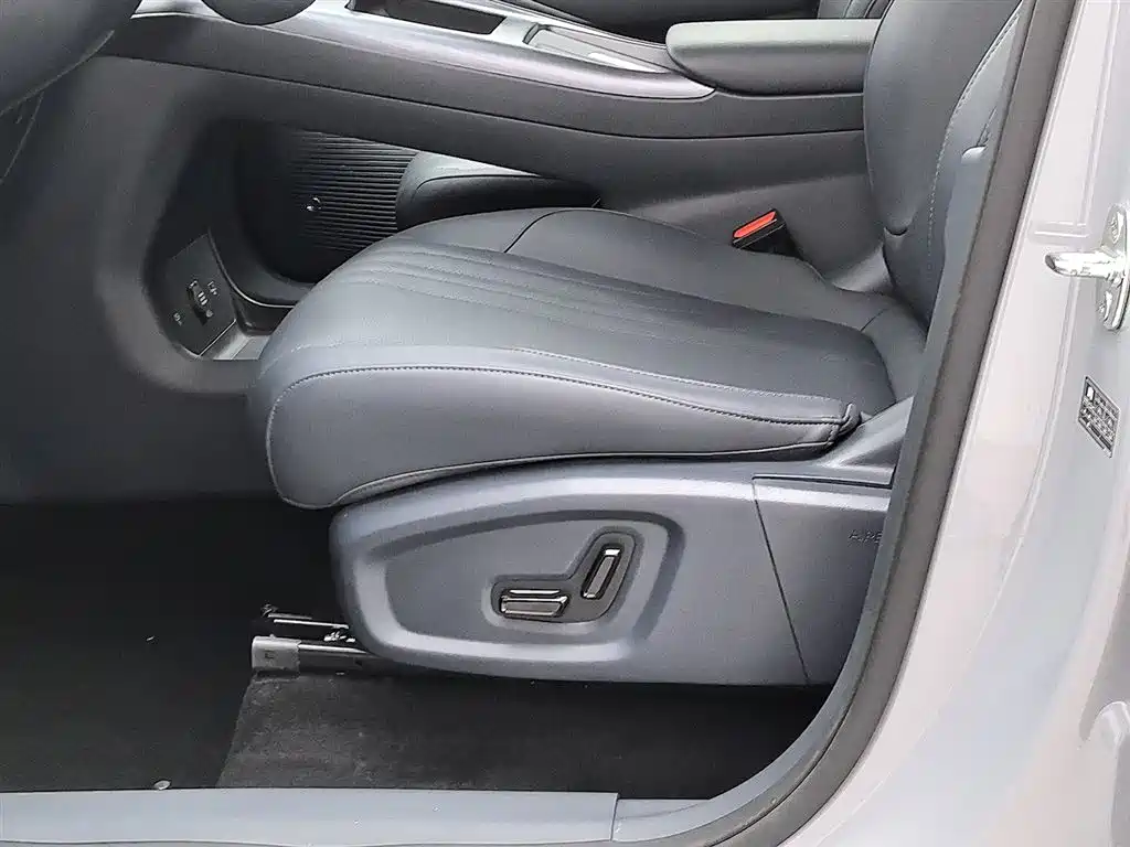 GEELY GALAXY GALAXY E5