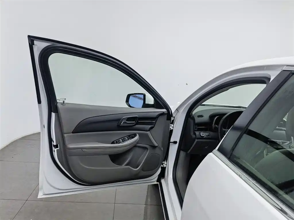 Chevrolet Malibu 2014 2.0L Automatic Luxury фото 8