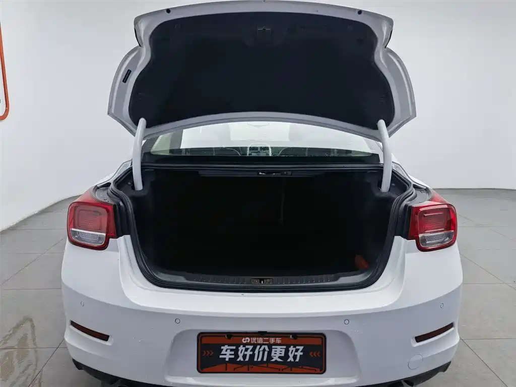 Chevrolet Malibu 2014 2.0L Automatic Luxury фото 16