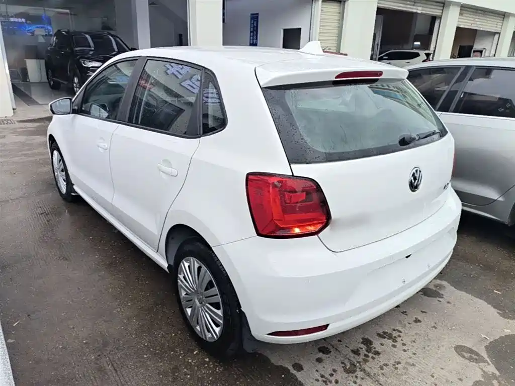 Volkswagen Polo 2016 1.6L Automatic Comfort фото 5