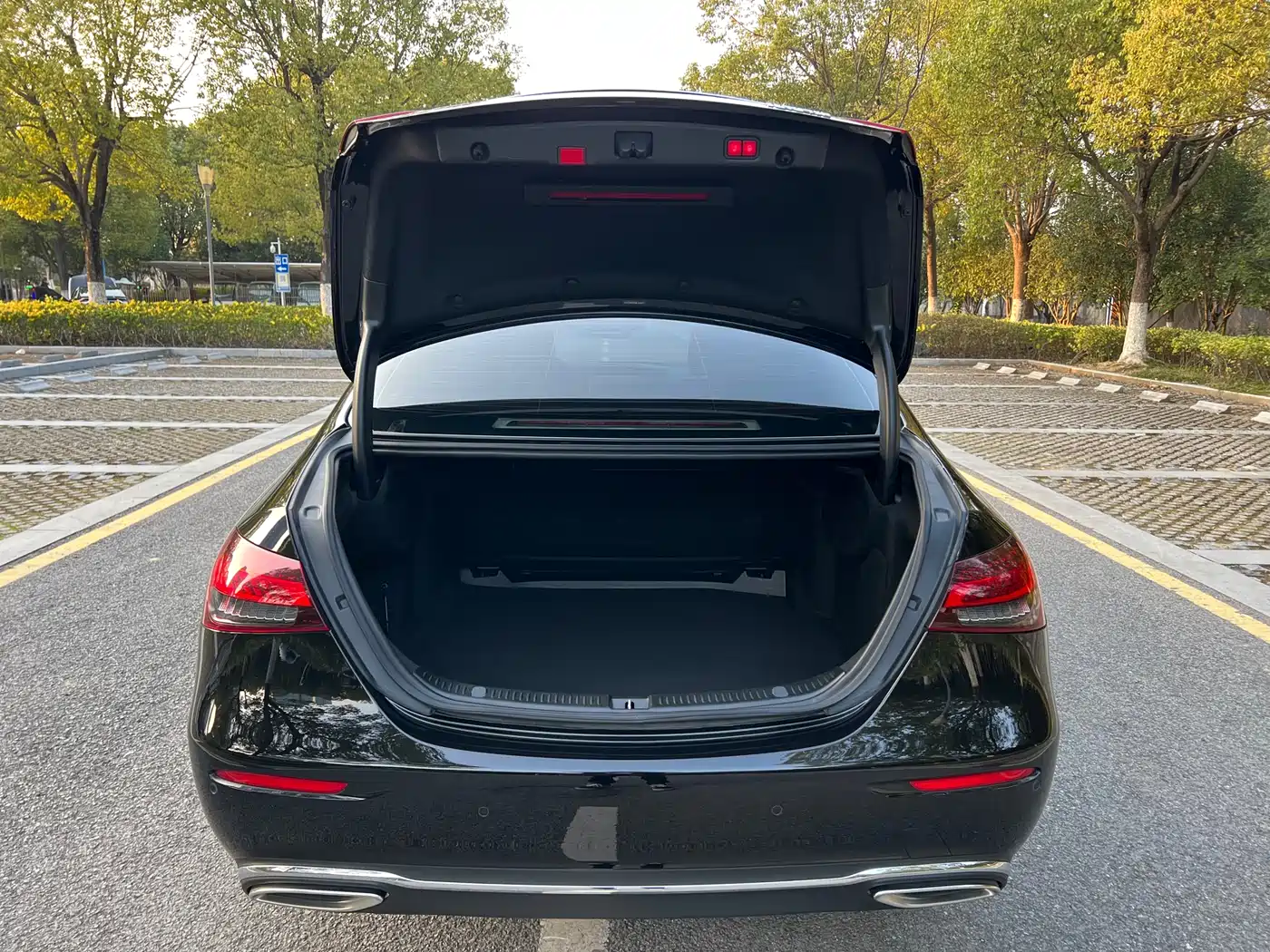 MERCEDES-BENZ E CLASS