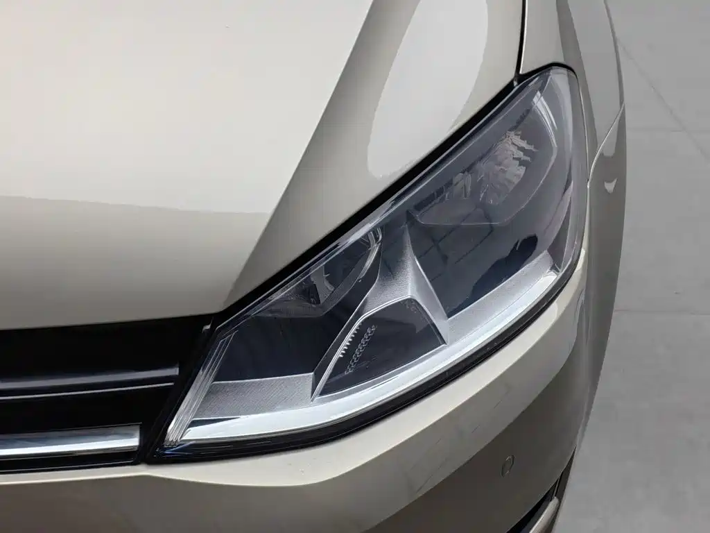 Фото 7 - Volkswagen Golf