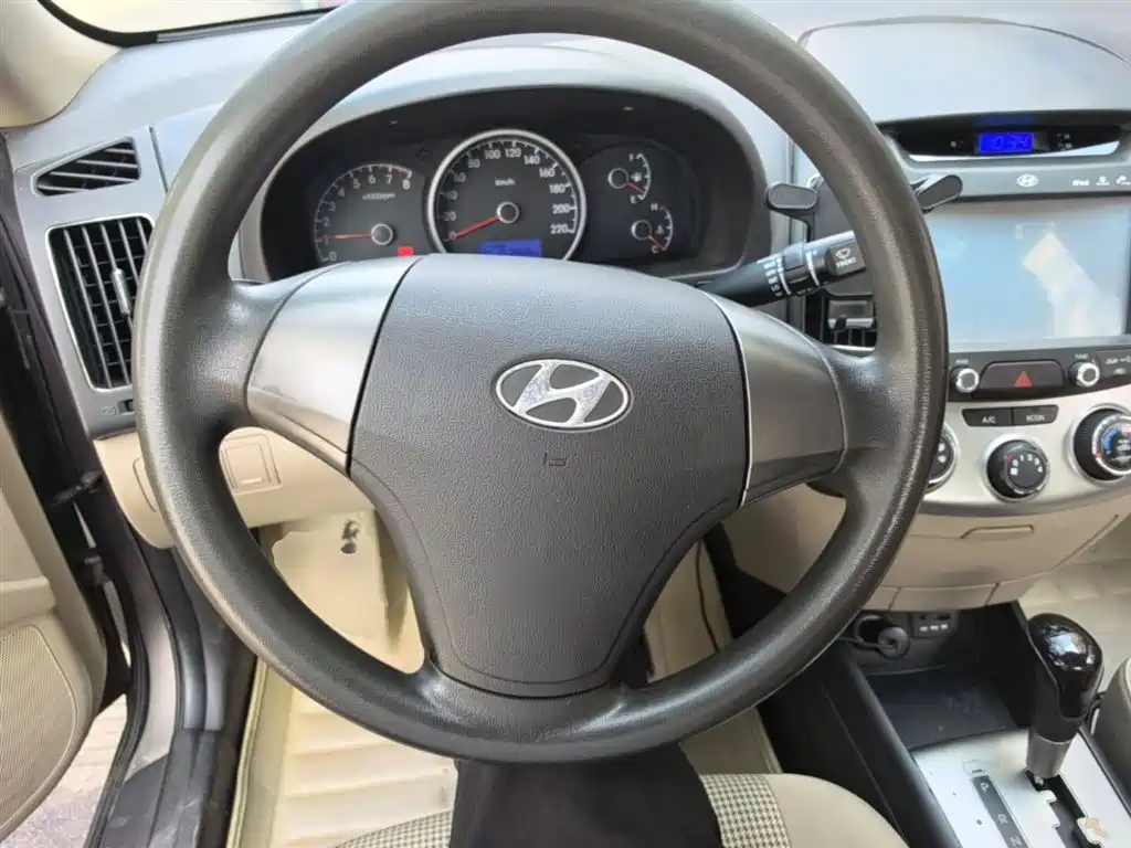 Hyundai Elantra 2015 1.6L Automatic Comfort фото 11