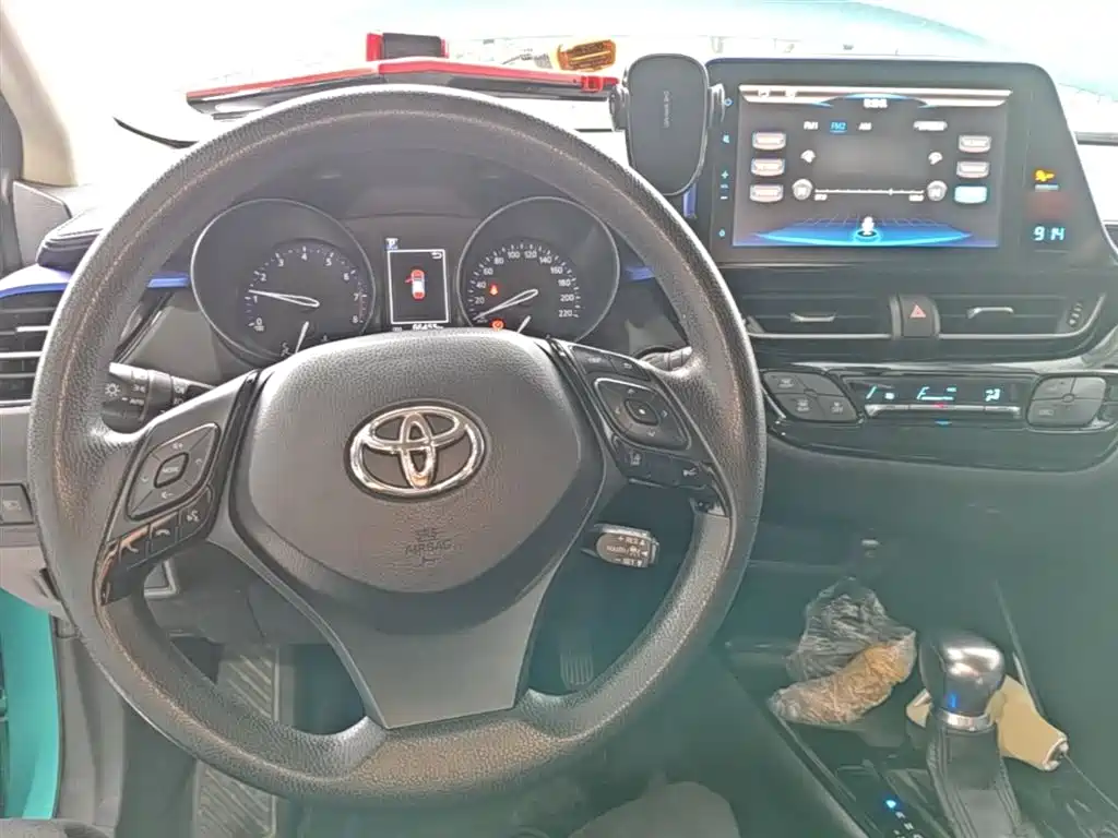 Toyota C-HR 2020 Model 2.0L Leading фото 6