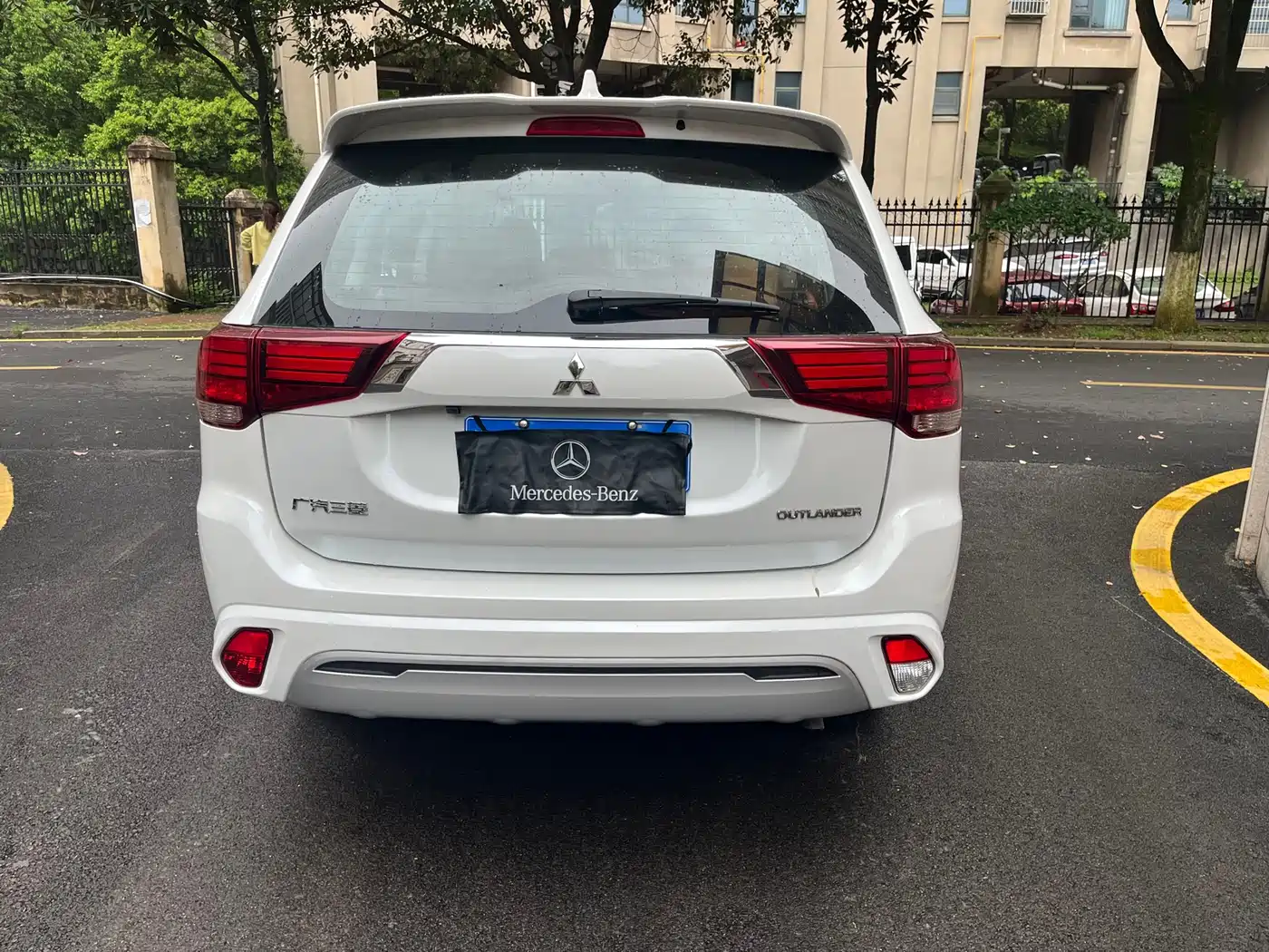 MITSUBISHI OUTLANDER