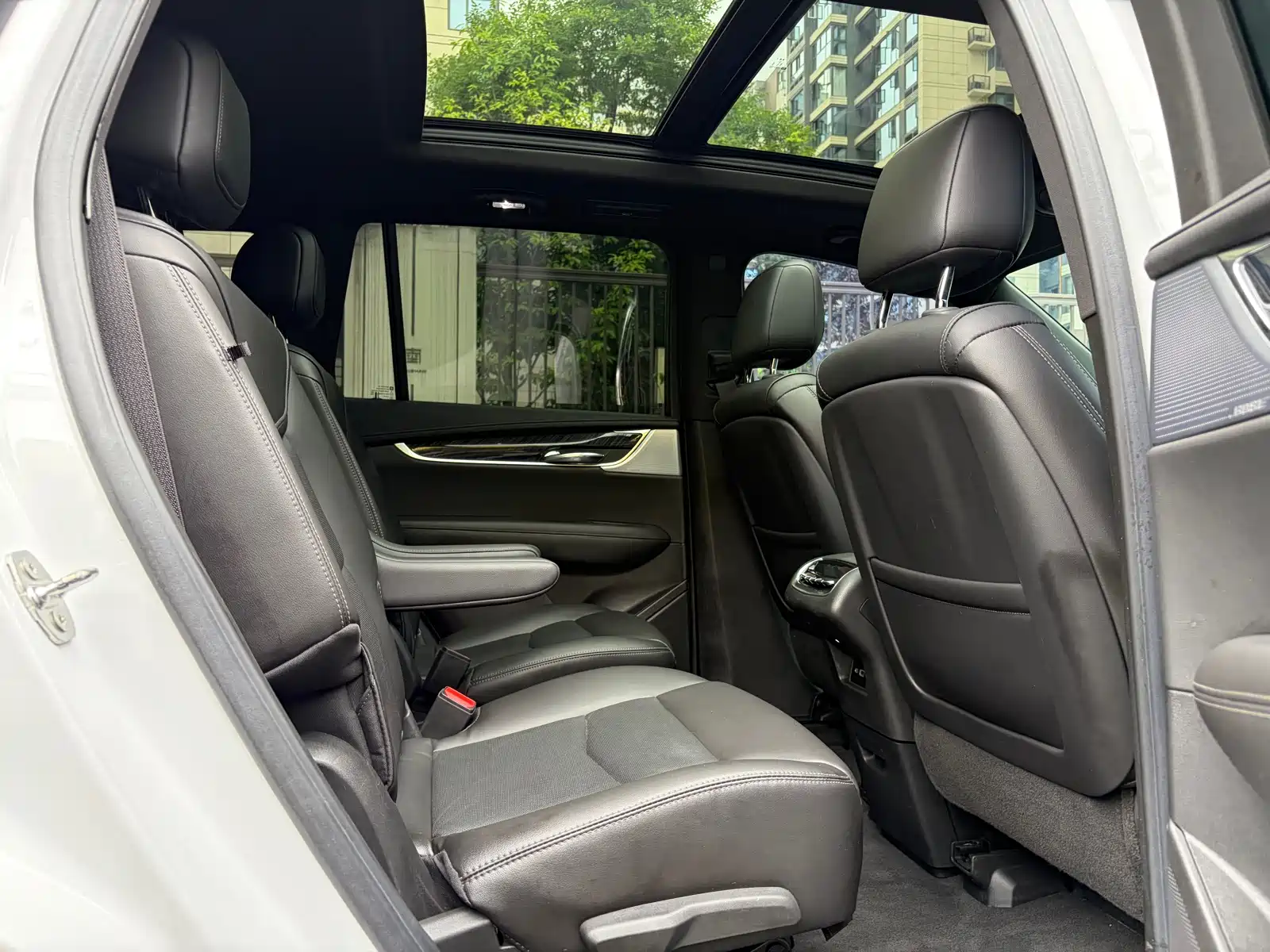 Photo 13 - Cadillac XT6