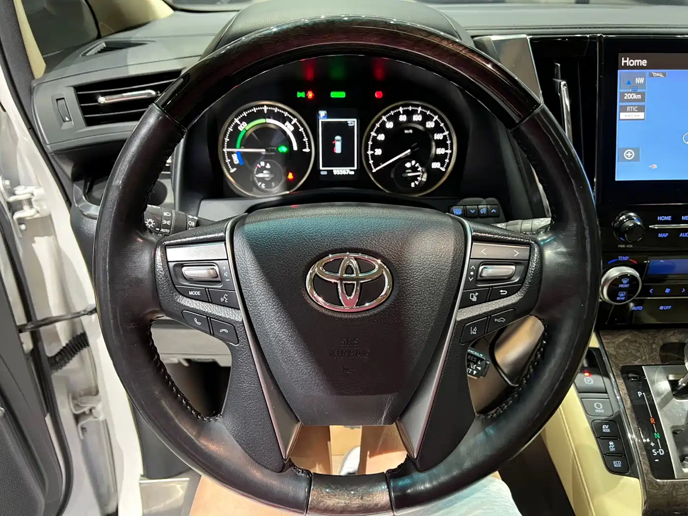 Toyota Vellfire 2020 Twin Engine 2.5L HV Premium Edition фото 8