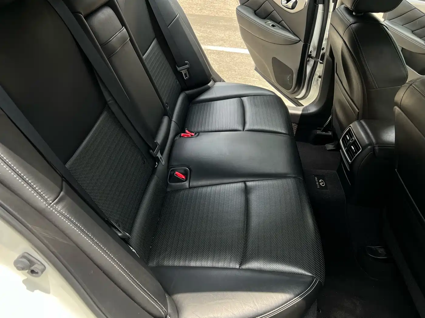 Photo 11 - Infiniti Q50