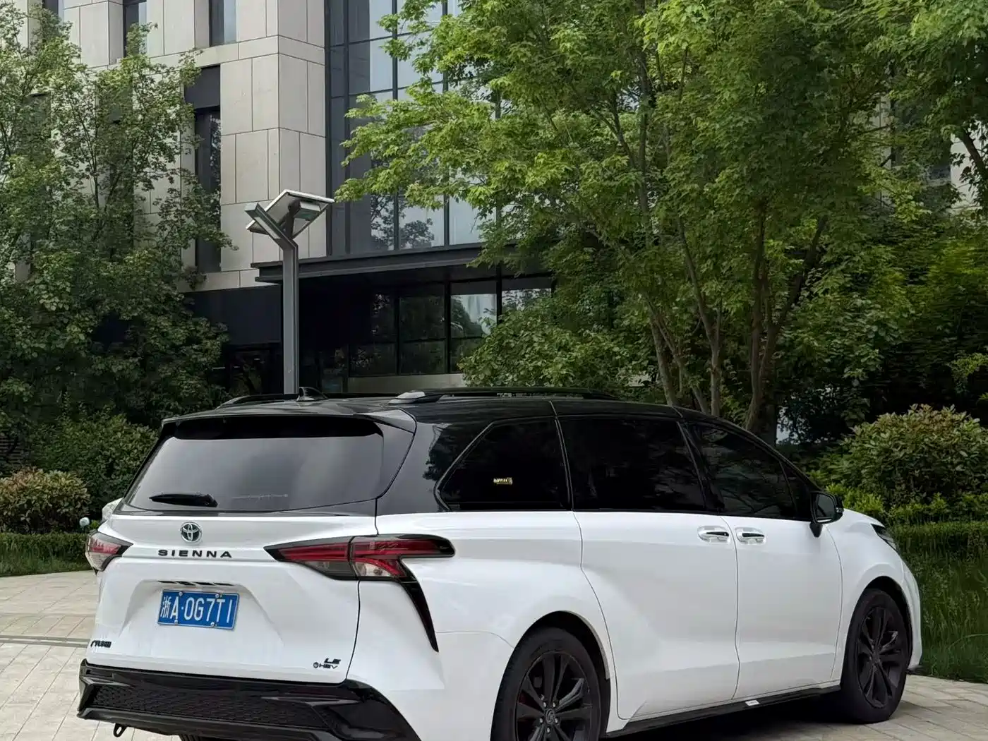 Toyota Sienna 2021 2.5L Hybrid Ultimate Edition фото 8