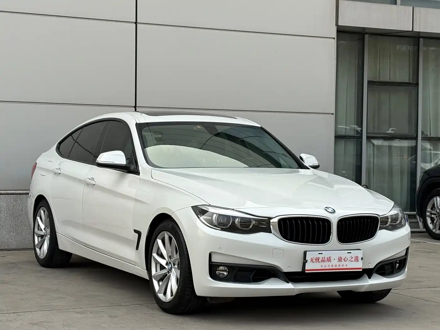 BMW 3 Series GT 2018 320i Fashion фото 3