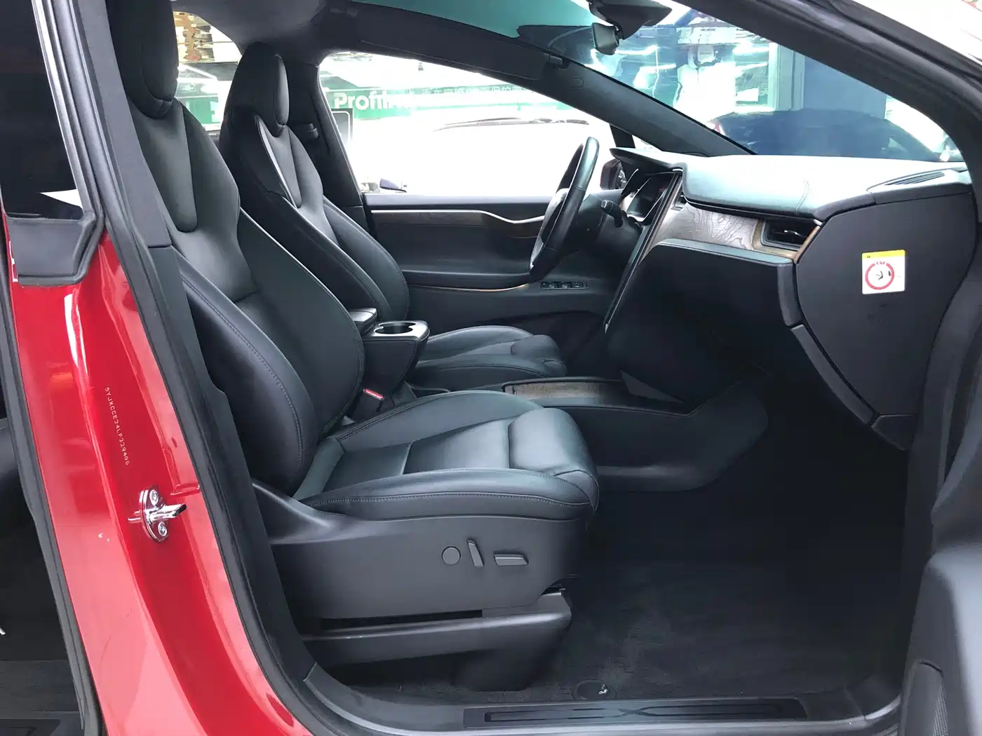 Фото 11 - Tesla Model X