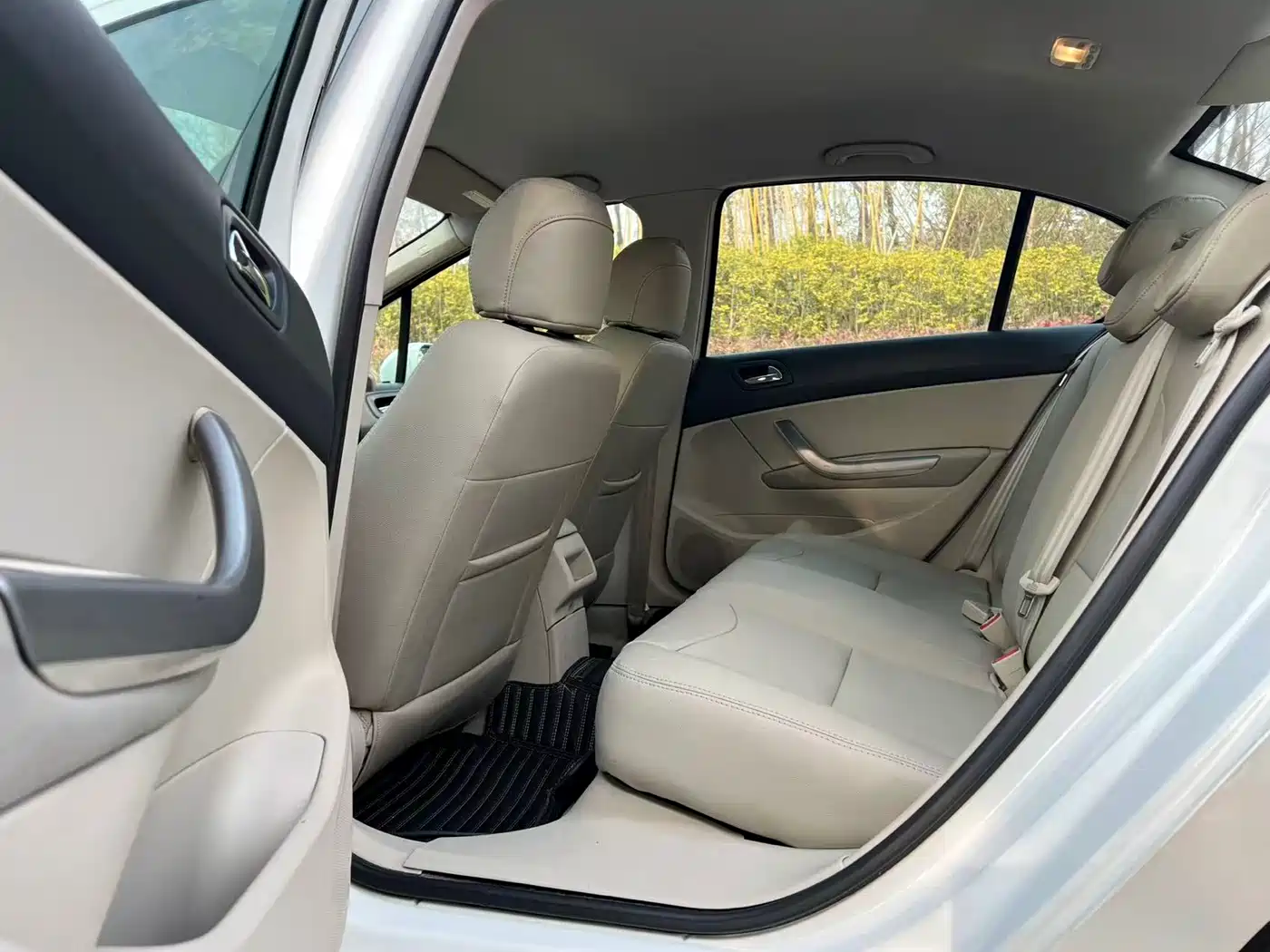 Peugeot 408 2013 2.0L Automatic Comfort Edition фото 9