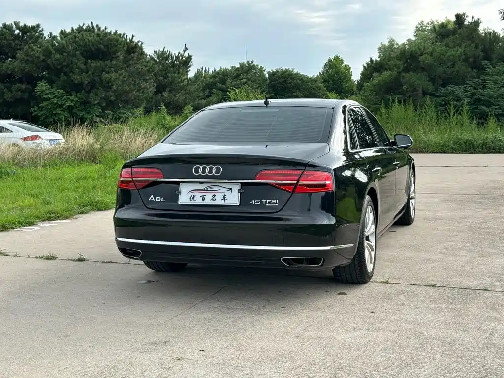 Фото 6 - Audi A8