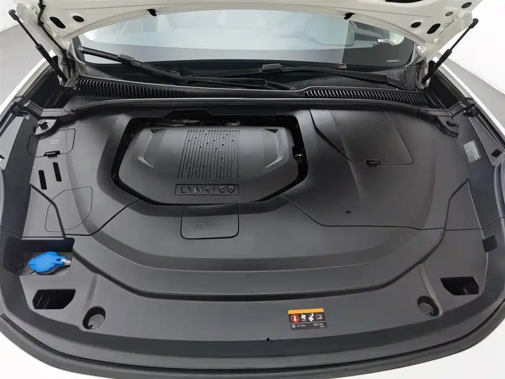 Lynk & Co 06 2020 1.5T Halo фото 6