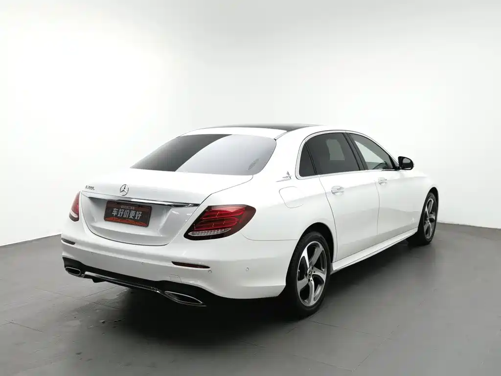Фото 2 - Mercedes-Benz E-Class