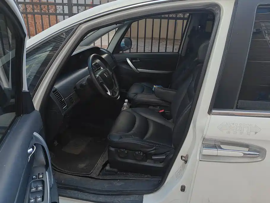 Фото 9 - Luxgen Luxgen7 MPV