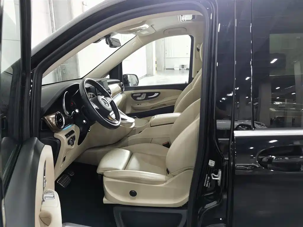 Mercedes-Benz V-Class 2022 V 260 L Long Wheelbase Luxury Edition фото 10